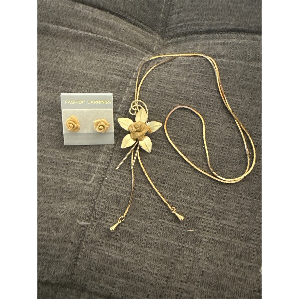 Vintage Gold Tone Flower Pull Ariat Style Necklace And Matching Earrings Set